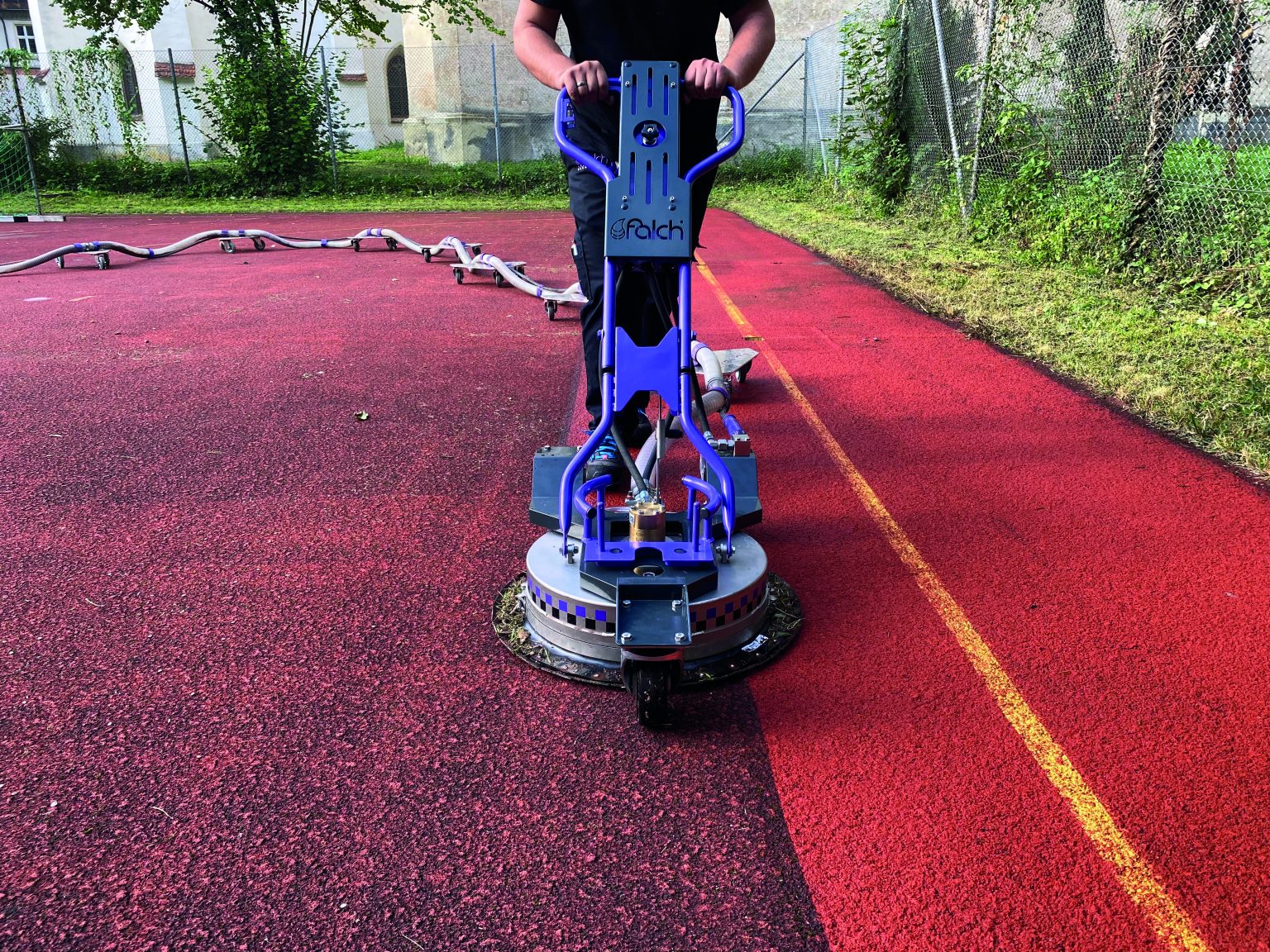 Bild einer Tartanbahnreinigung